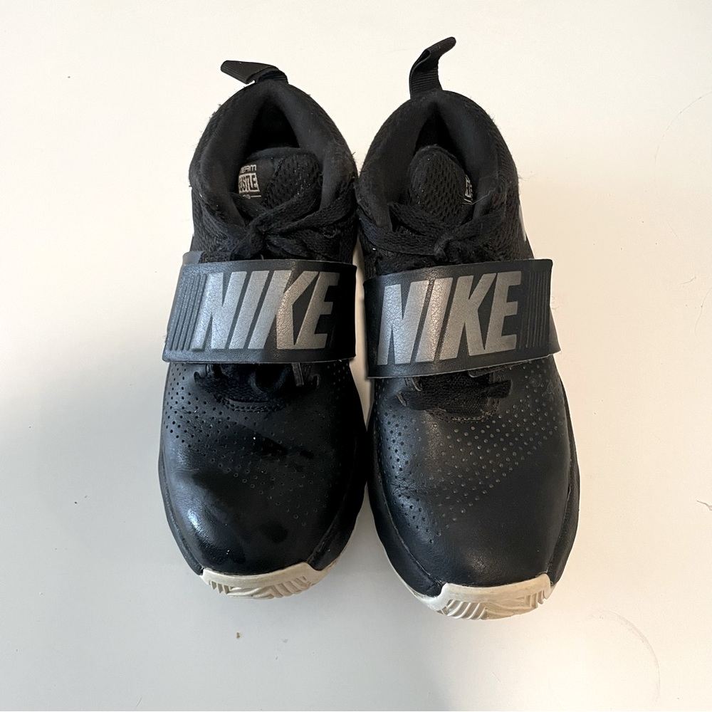 Boy’s Nike Team Hustle Shoes size 4.5Y